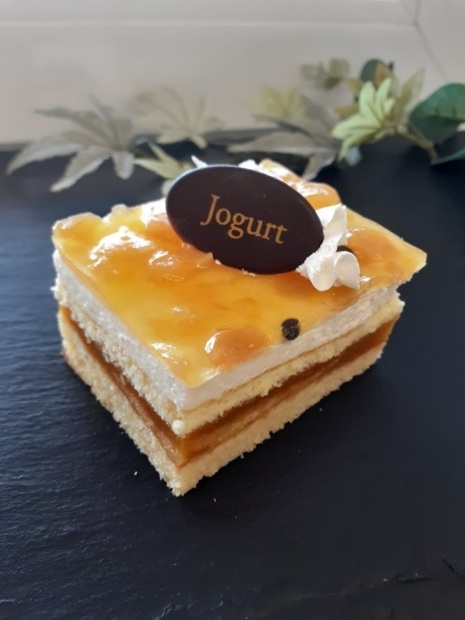 Jogurtový řez mango maracuja