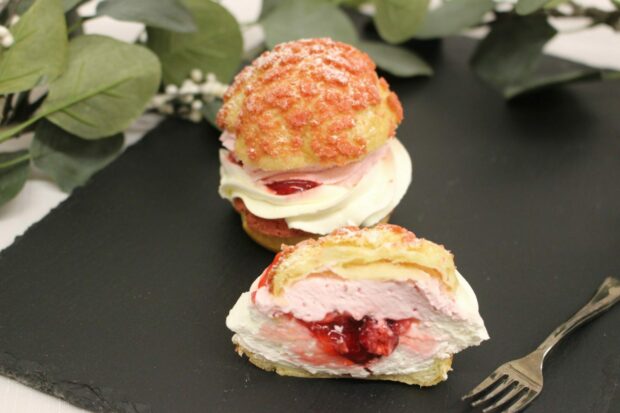 Choux - malinový větrník